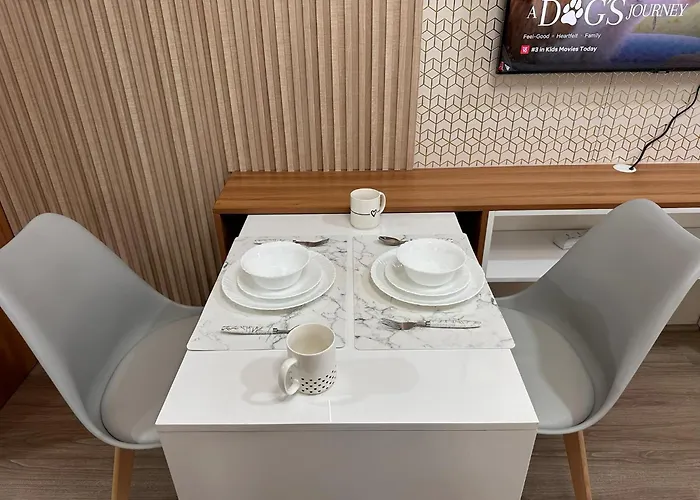 Cozy Couple's Getaway - The Median Aparthotel