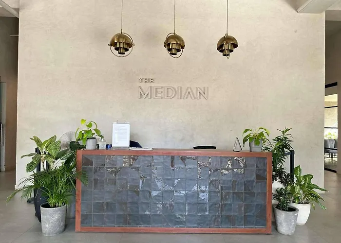 Cozy Couple's Getaway - The Median *
