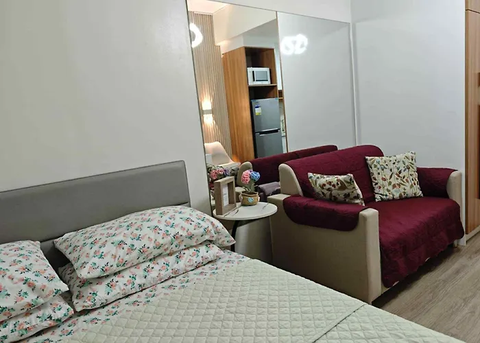 Cozy Couple's Getaway - The Median *